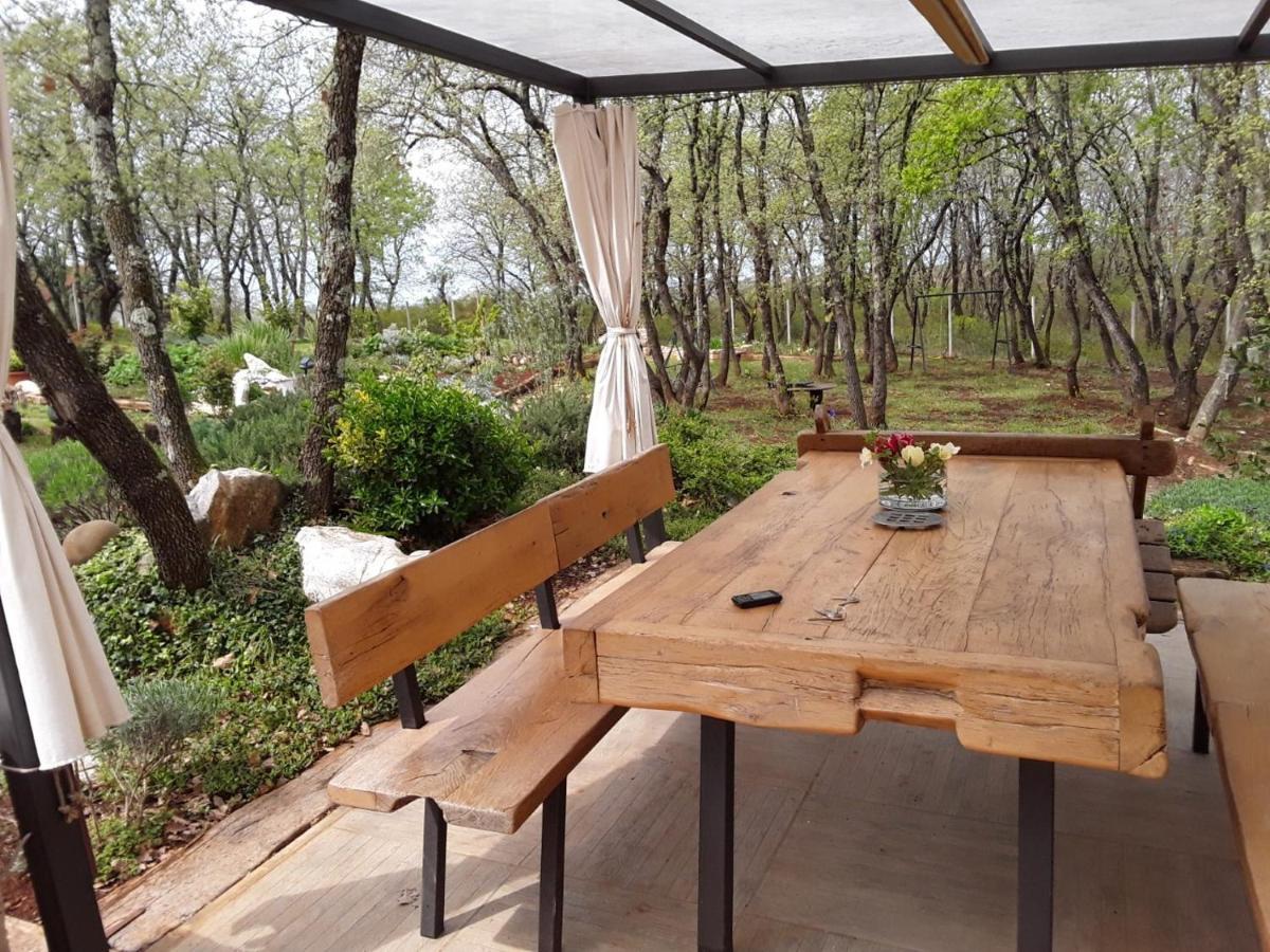 Apartments Bijou With Big Private Garden Near Umag Vilanija Zewnętrze zdjęcie