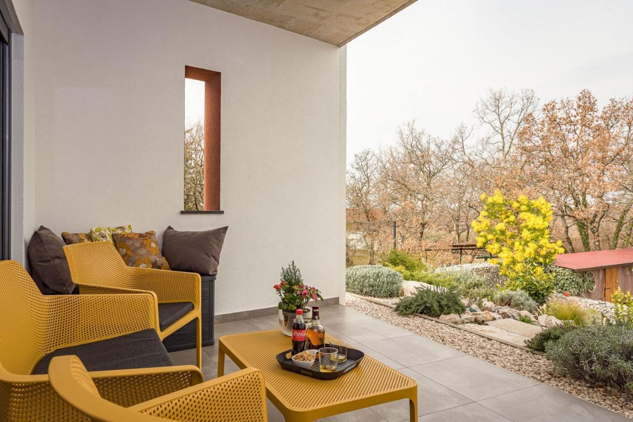 Apartments Bijou With Big Private Garden Near Umag Vilanija Zewnętrze zdjęcie