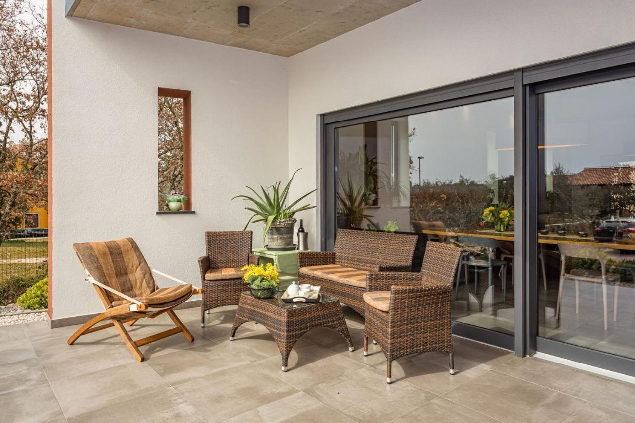Apartments Bijou With Big Private Garden Near Umag Vilanija Zewnętrze zdjęcie